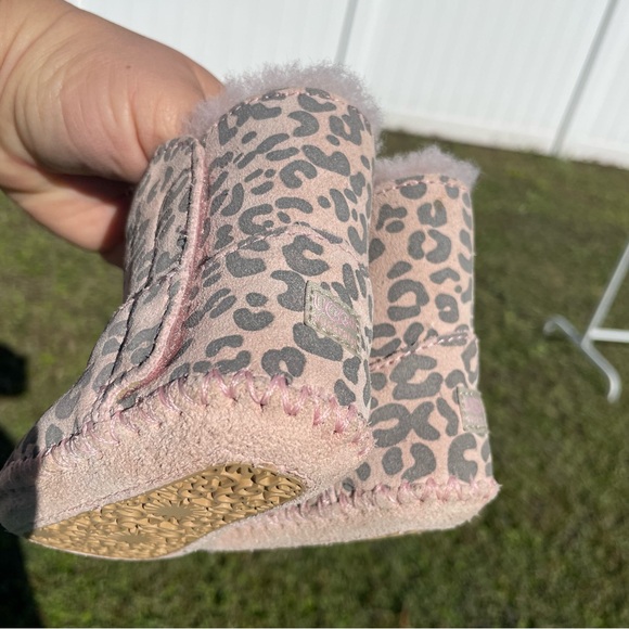 Ugg Cassie Leopard Infant Pink Cheetah Animal Print size 0/1 Pristine 0-6 months - Picture 5 of 9